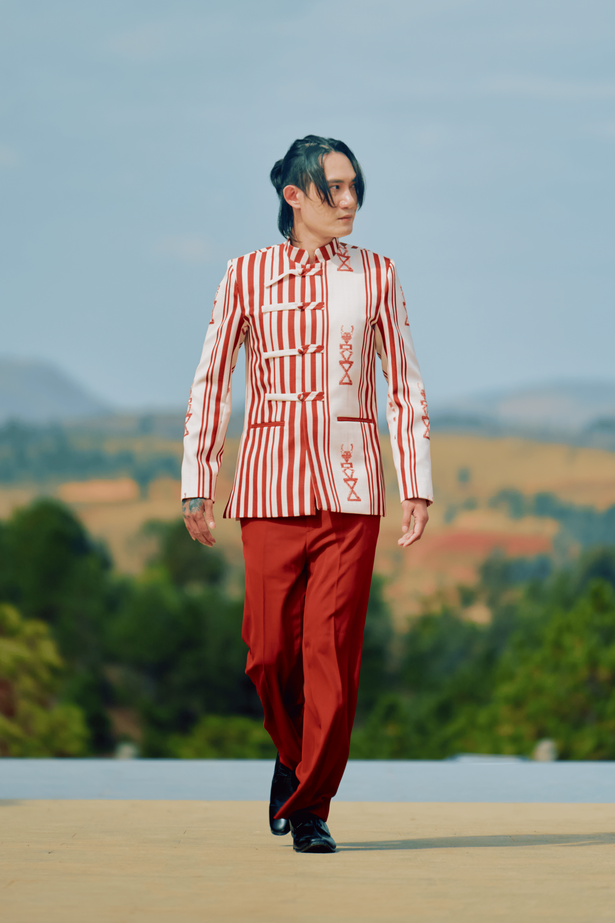 Costume Neo-Asiatique Chic